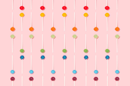 Lollypops arranged pop to pop, stick to stick vertically, with the same coloured pops creating rows