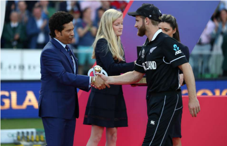 Kane Williamson shaking hands Sachin Tendulkar after the 2019 World Cup final