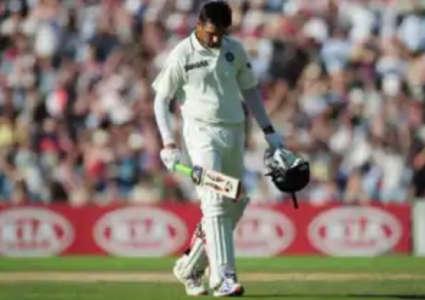 Rahul Dravid walking off the pitch